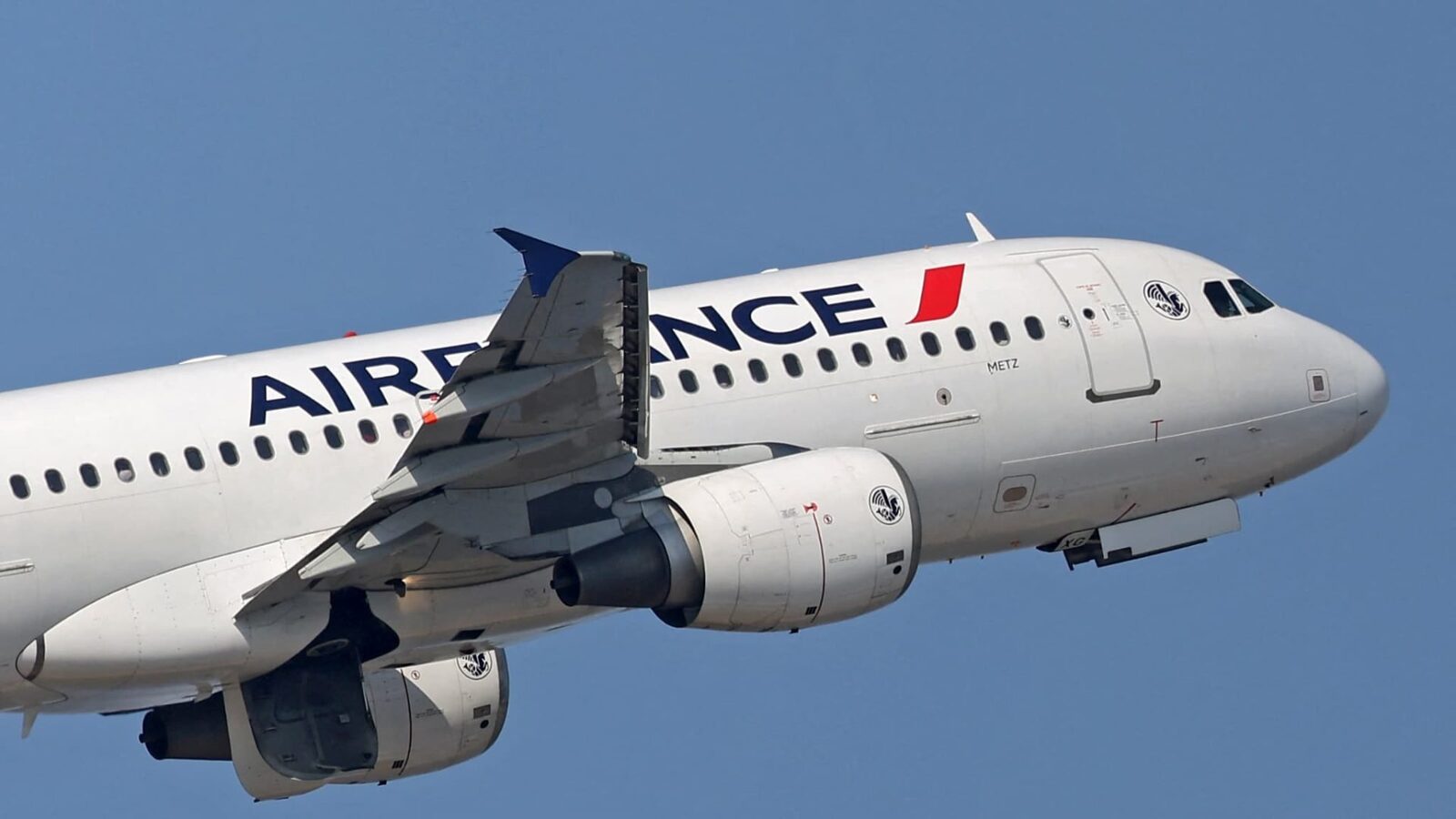 Air France, scumpiri de 50 de euro la biletele de avion din cauza prețului kerosenului