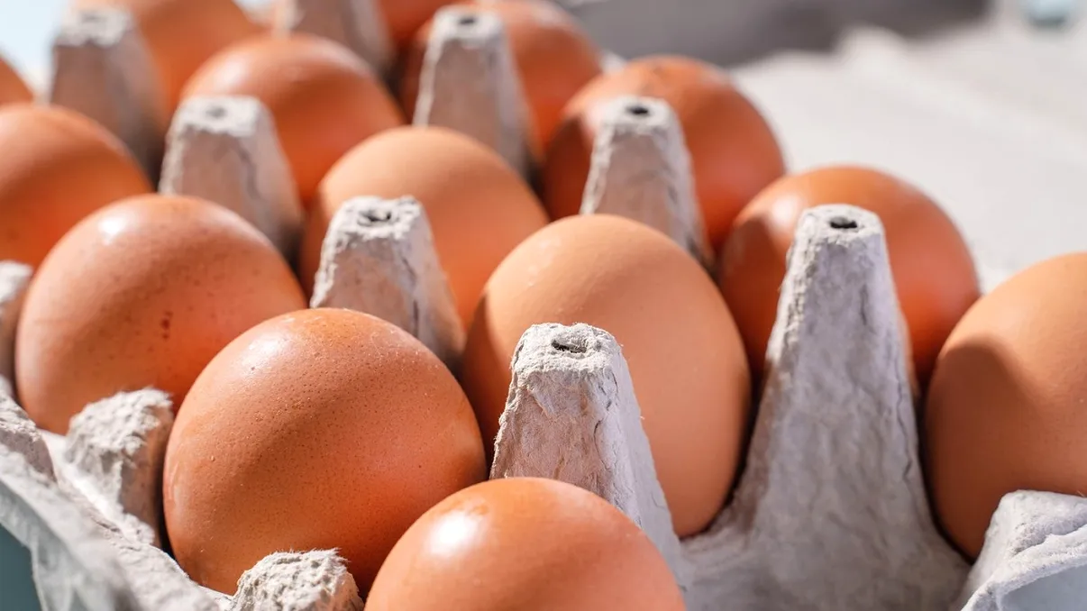 Prețurile ouălor variază semnificativ în magazinele din România înainte de Paște, diferențele fiind vizibile mai ales pentru cantitățile mari cumpărate pentru sărbătoare