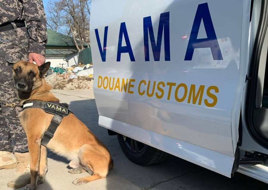 Autoritatea Vamală Română a declanșat o operațiune de amploare în zilele de luni, 6 aprilie 2026, vizând principalele rute de transport din țară, în special în sectorul importurilor de produse alimentare perisabile