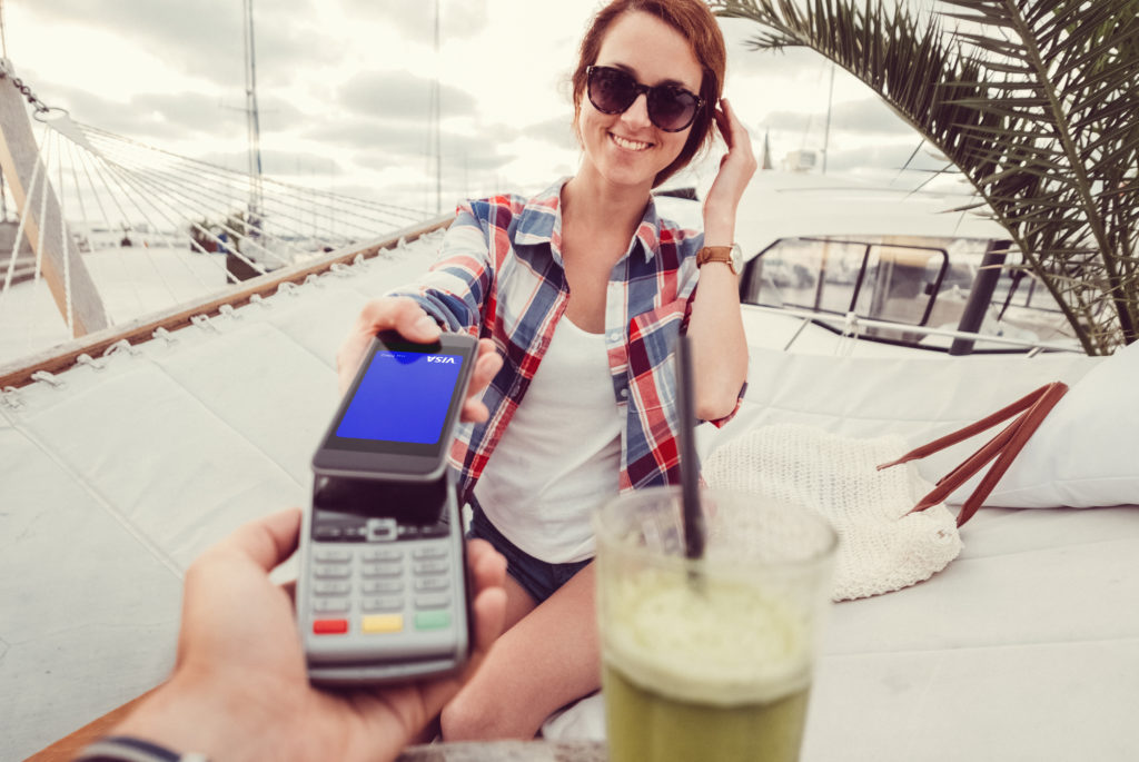 VISA lansează o soluție pentru comerțul viitorului, bazat pe inteligența artificială VISA a anunțat recent lansarea Intelligent Commerce Connect, o nouă soluție menită să faciliteze accesul companiilor la comerțul bazat pe inteligența artificială (AI)