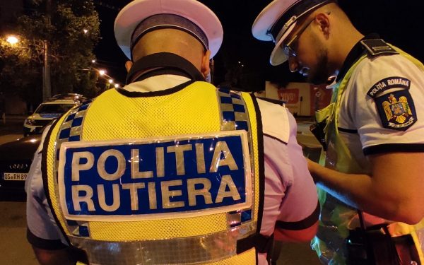 Corupție la Mehedinți: Șase polițiști și un patron, trimiși în judecată