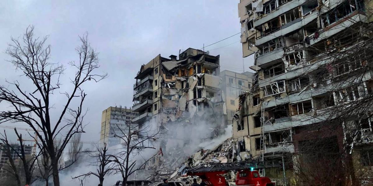 Două persoane au fost ucise și alte trei rănite în urma unor atacuri aeriene rusești în regiunea Dnipro din estul Ucrainei, conform datelor preliminare ale autorităților regionale