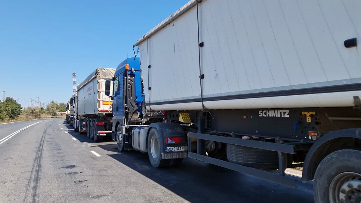 Creșterea prețurilor la motorină pune presiune pe transportatorii de mărfuri Companiile de transport din România se confruntă cu o creștere semnificativă a costurilor operaționale din cauza scumpirii carburanților