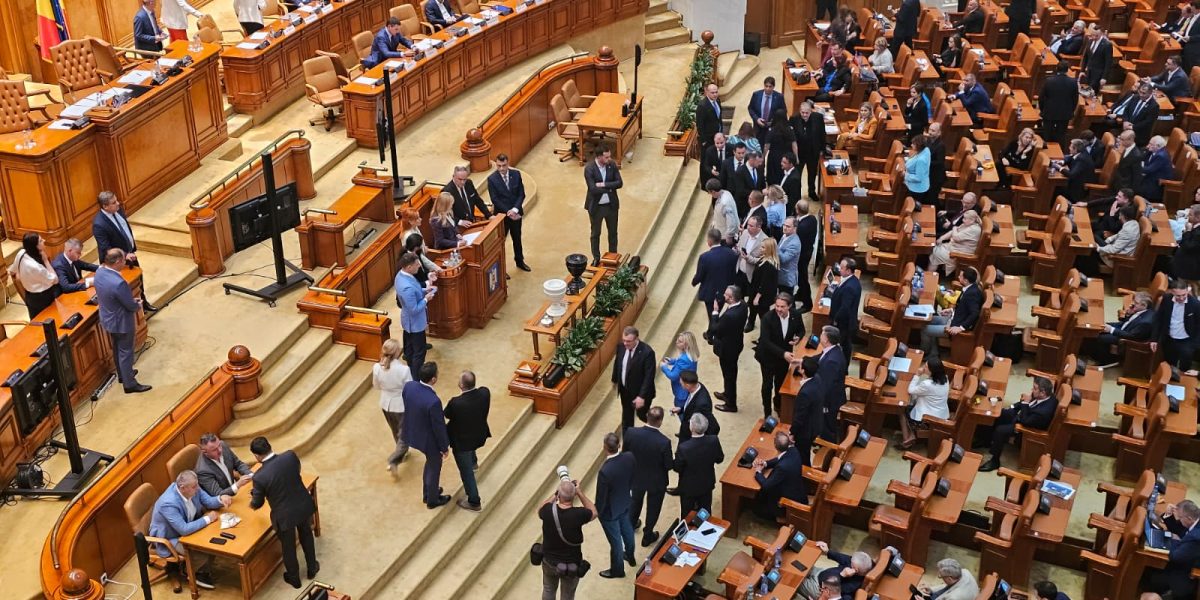 Moțiune de cenzură: Război în opoziție! PAce filmează, AUR mai așteaptă o lună