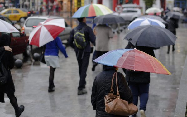 METEO: Vreme capricioasă în România – ploi, lapoviță și vânt puternic
