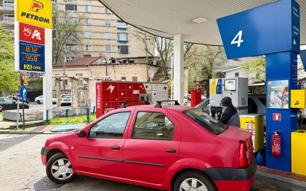 Benzina și motorina, mai ieftine la Petrom: Cât costă acum un litru