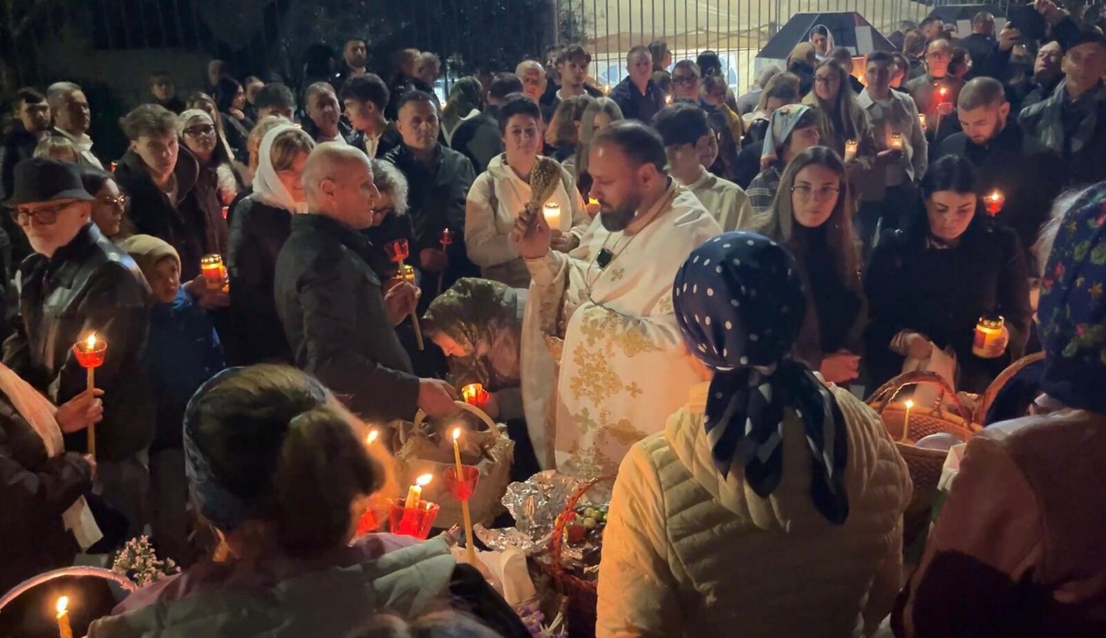 Mii de români, la Bergamo, pentru a menține tradiția: „Oriunde-am fi!”