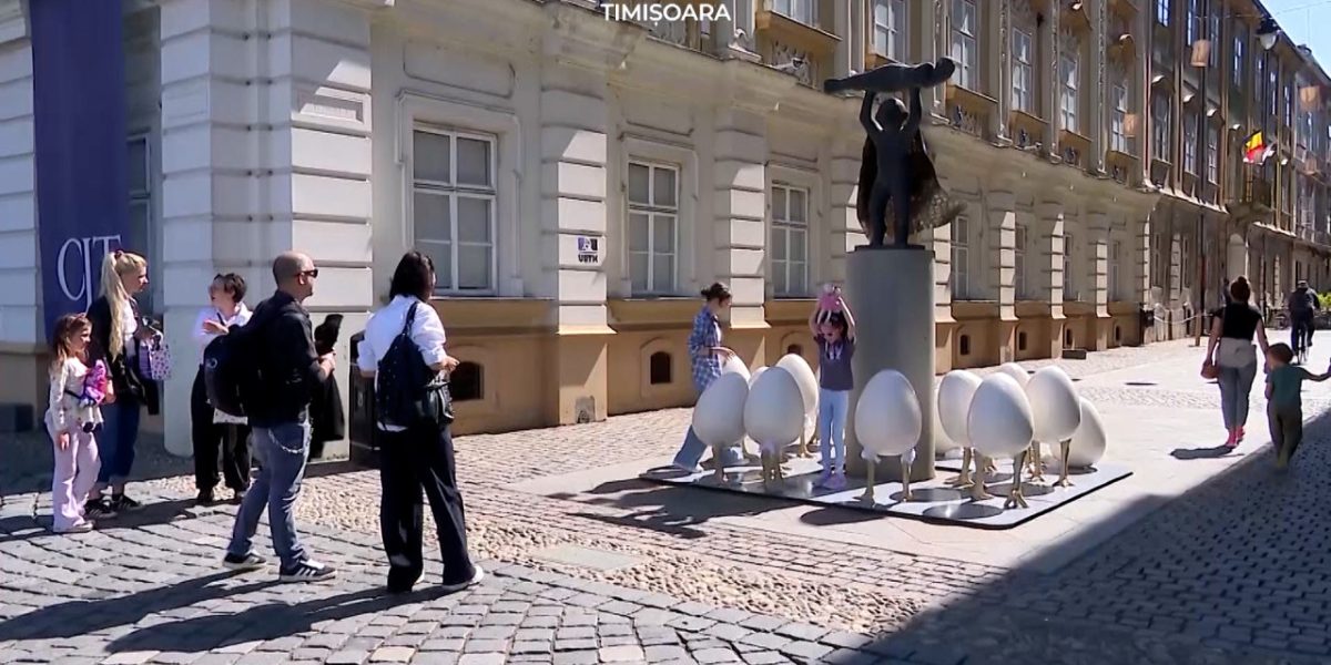 Ouăle gigant din Timișoara, scandal la Paște: 7.000 de euro și o statuie uitată
