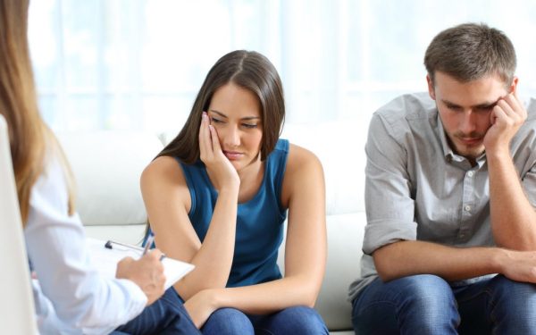 Părinții copiilor cu autism și Down, sprijin psihologic GRATUIT. Legea, votată