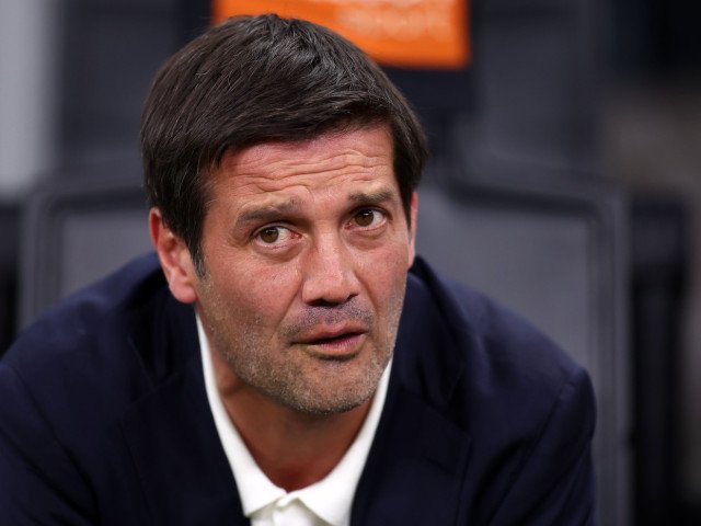 Cristi Chivu a felicitat elevii săi după victoria de acasă a Inter Milano, scor 5-2 în fața AS Roma, o performanță care a adus echipa lider în Serie A, după o pauză de mai bine de o lună