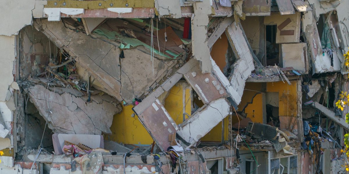 Rahova: Drama de șase luni. Zeci de familii, fără case și răspunsuri, ies în stradă