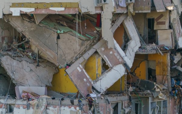 Rahova: Drama de șase luni. Zeci de familii, fără case și răspunsuri, ies în stradă