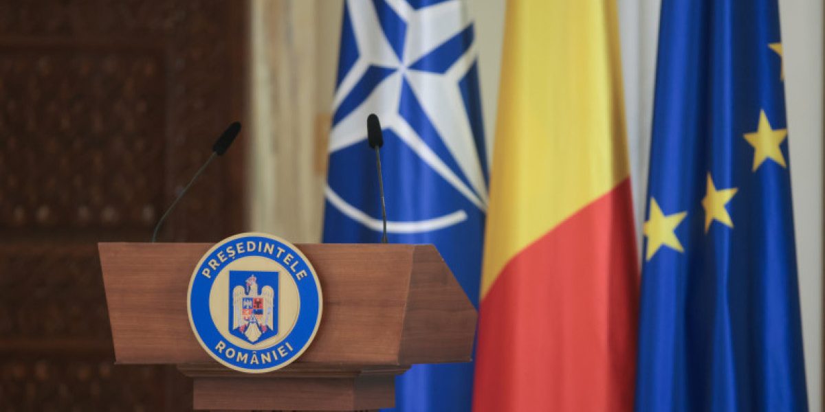 Nicușor Dan, prins la mijloc: De ce laude de la PSD și critici de la USR?