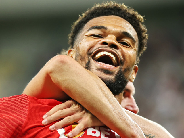 MALCOM EDJOUMA, SPECTACOL LA NOUA ECHIPĂ DUPĂ PLECAREA DE LA FCSB Fostul mijlocaș al echipei FCSB, MALCOM EDJOUMA, a părăsit formația roș-albastră și a început să strălucească la noua sa echipă