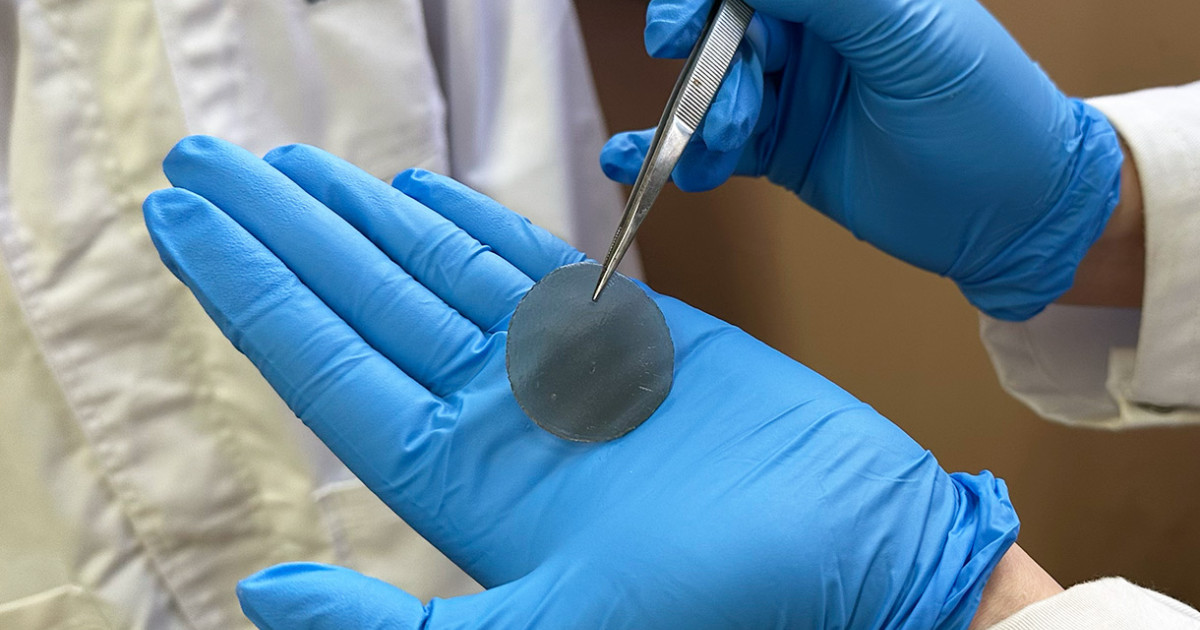 O echipă de cercetători din Australia a dezvoltat un pansament „inteligent” destinat să monitorizeze și să trateze leziunile în timp real, o inovație care ar putea schimba modul în care sunt gestionate rănile cronice