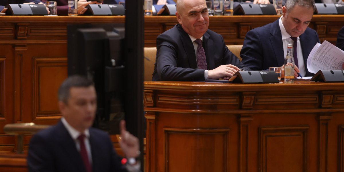 Bolojan, sfidător: „Când te înjură liberalii, e o binecuvântare”. NU demisionează