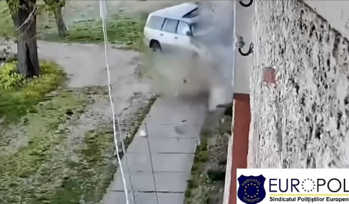 Accident TERIBIL în Caraș-Severin: Șofer mort, familie DEVASTATĂ la spital