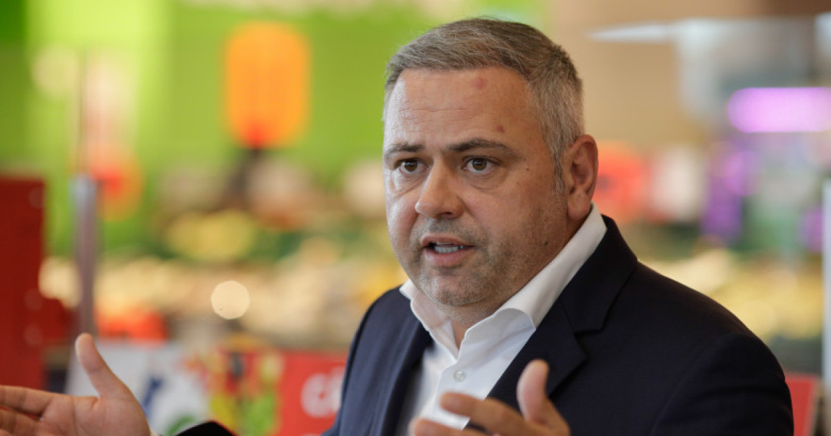 Tensiunile politice amenință recolta: Conflictul dintre Ministerul Agriculturii și Ministerul Finanțelor blochează subvențiile pentru fermieri Conflictul mocnit dintre Ministerul Agriculturii și Dezvoltării Rurale și Ministerul Finanțelor riscă să se transforme într-o criză majoră în sectorul agroalimentar