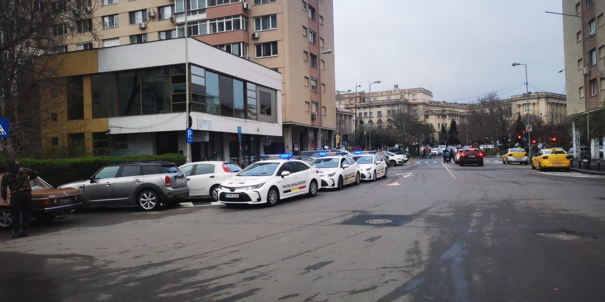 Poliția verifică parcările de la Sala Palatului: Amenzi pentru șoferi