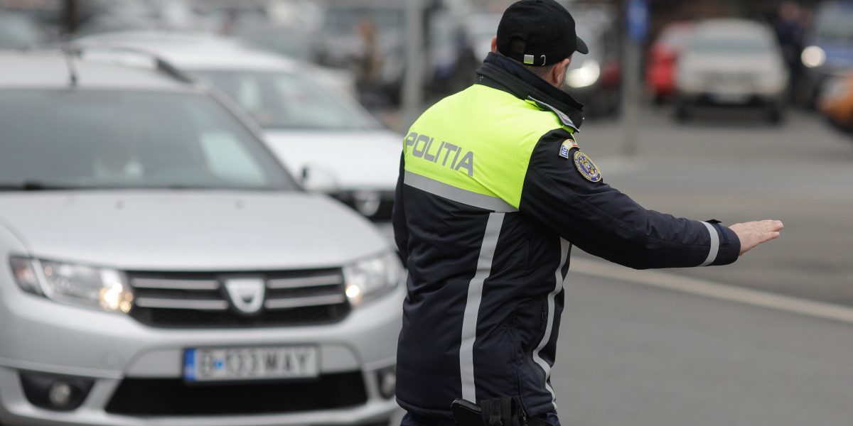 Echipamente auto obligatorii în 2026: Amenzi USTURĂTOARE pentru șoferi!