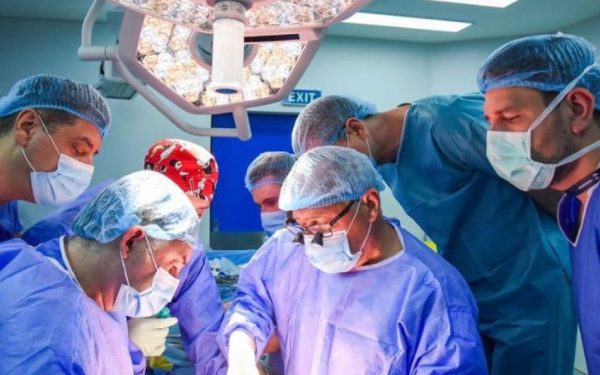 Tânăr salvat de o boală gravă de ficat: Un nou tratament face minuni