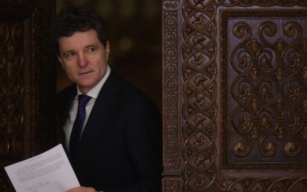 Nicușor Dan, atac la CCR: Legea guvernanței corporative, contestată