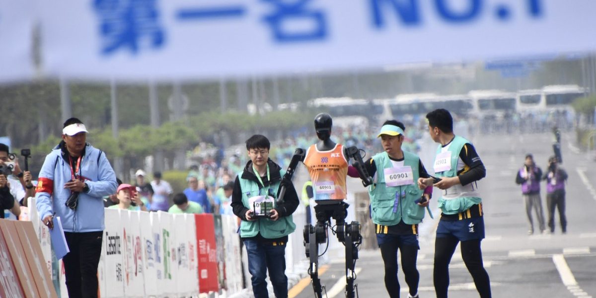 Robotul a pulverizat recordul mondial la maraton în BEIJING