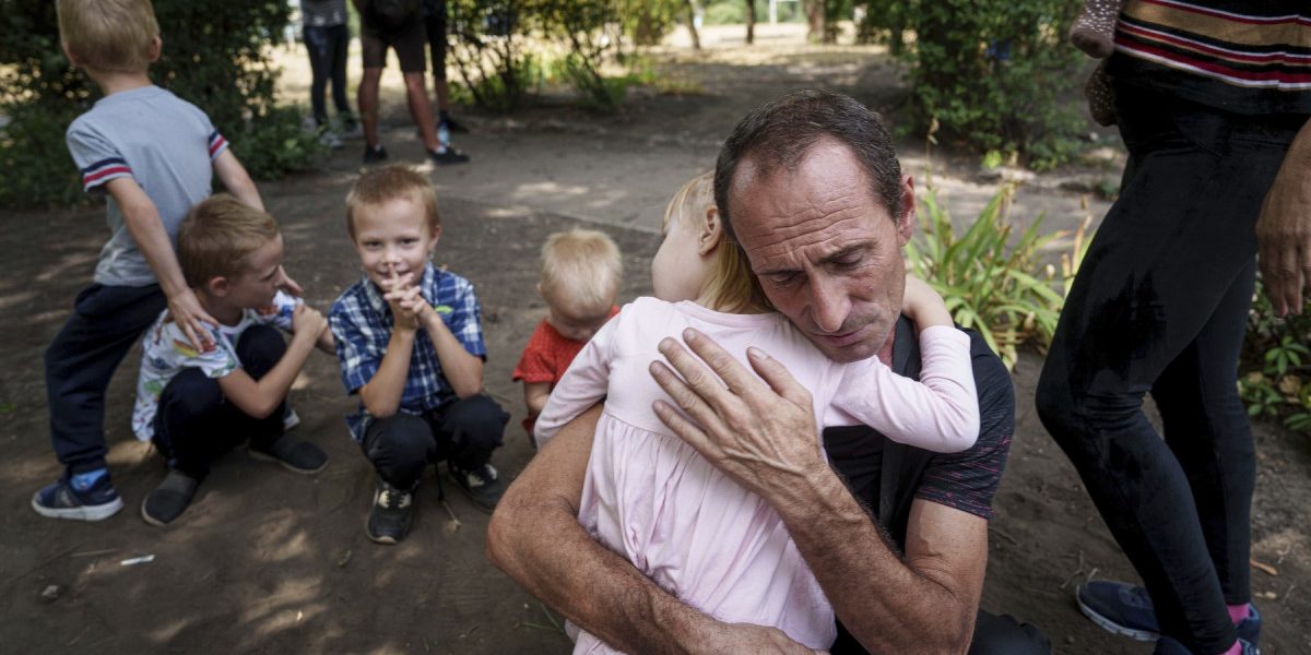 Atrocități în Ucraina: Aproape 700 de copii uciși, 20.000 deportați în Rusia