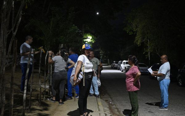 Venezuela cedează: Zeci de deținuți politici, eliberați. SUA pune presiune