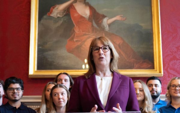 Reeves, șef finanțe UK, ATAC la SUA: „De ce ați început războiul cu Iranul?”