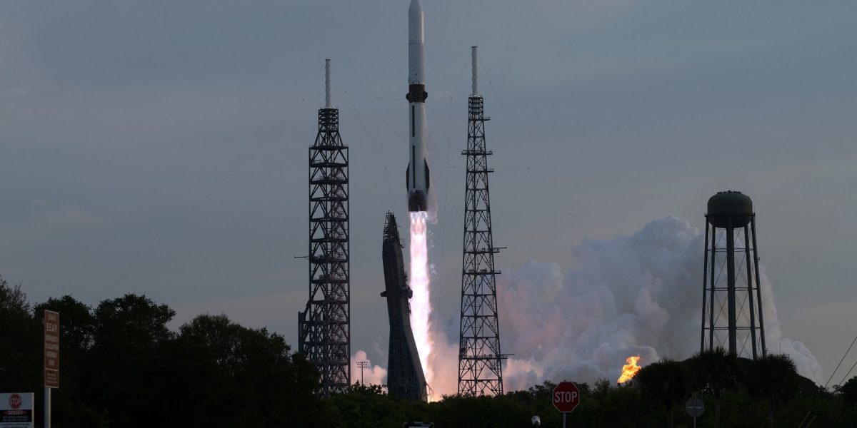 Blue Origin lansează prima rachetă cu motor reutilizabil