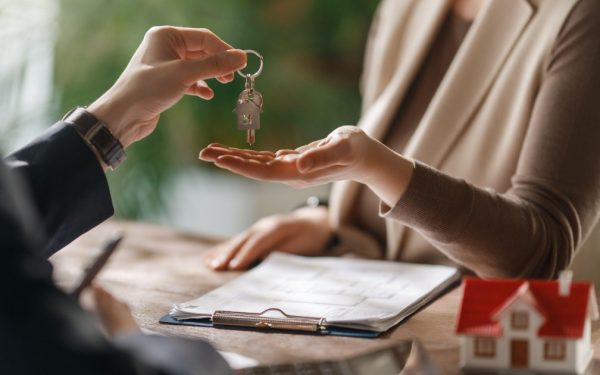 Prețurile locuințelor în România, mai mari ca-n UE