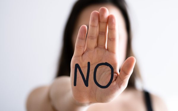 CES dă undă verde legii anti-hărțuire sexuală, chiar și în afara muncii