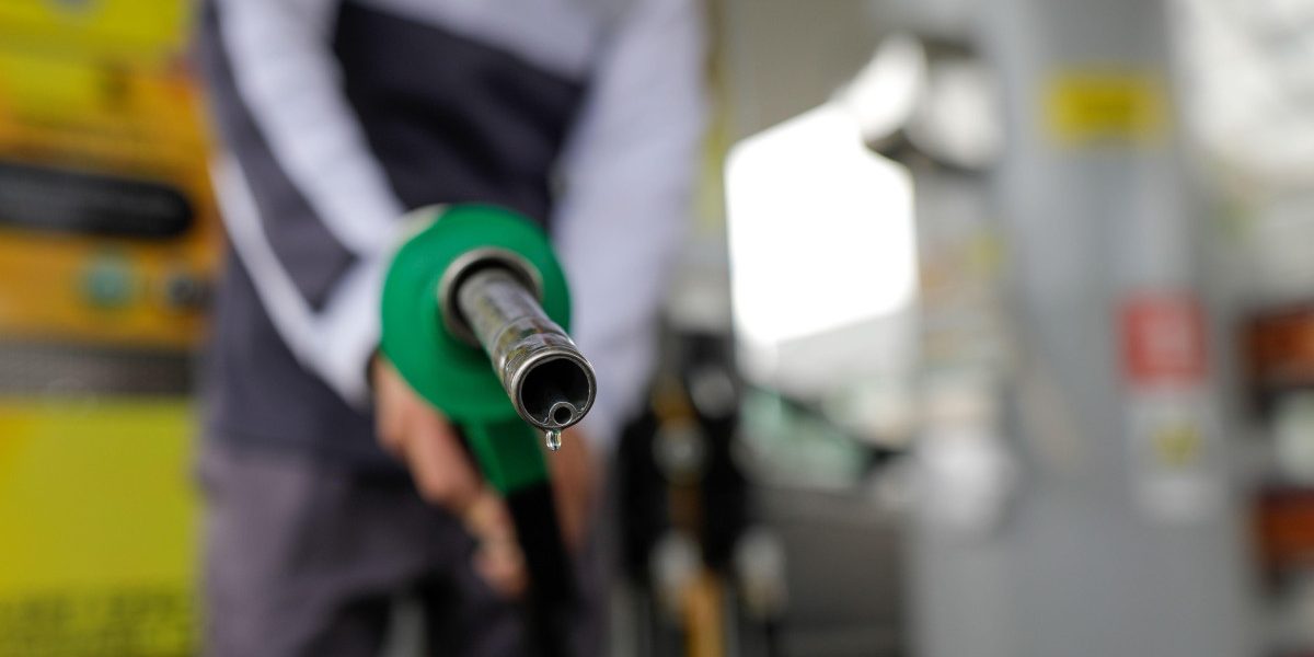 Ratările la pompă: Ce condiții impun raționalizarea combustibilului în România?