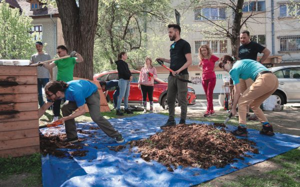 Din deșeuri, îngrășământ: 850 de bucureșteni transformă legumele în resurse