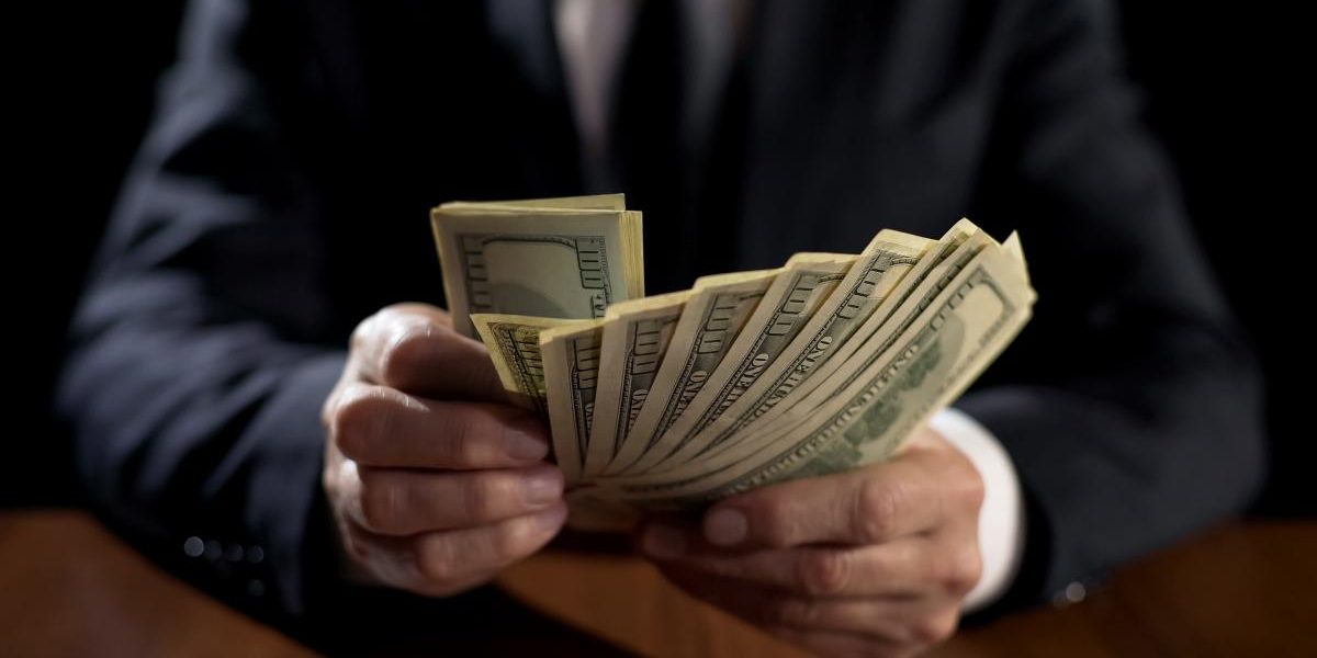 Acceptă joburile urâte! Sfaturile miliardarului care a vândut sânge