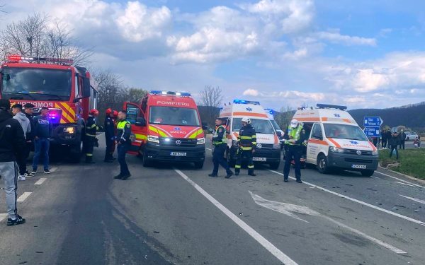 Un mort și patru răniți în Hunedoara: Accident cumplit