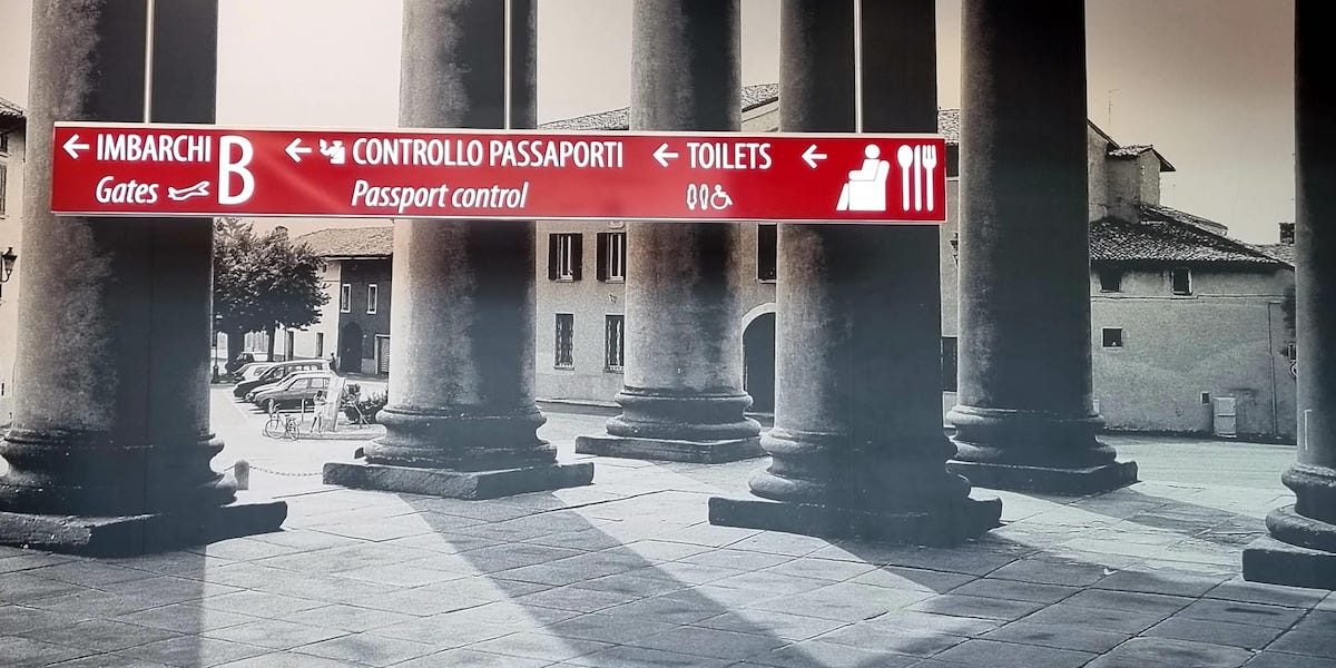 Italieni, „rătăciți” din Italia la Craiova: Zbor spre Cracovia ratat, vacanță reușită!