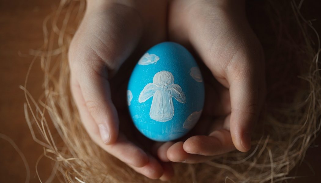 Paște cu ajutoare: autoritățile, împreună cu Biserica, sprijină românii cu venituri mici