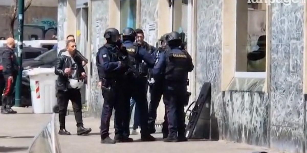 Alarmă la Napoli: Jaf cu ostatici într-o bancă. Hoții, de negăsit