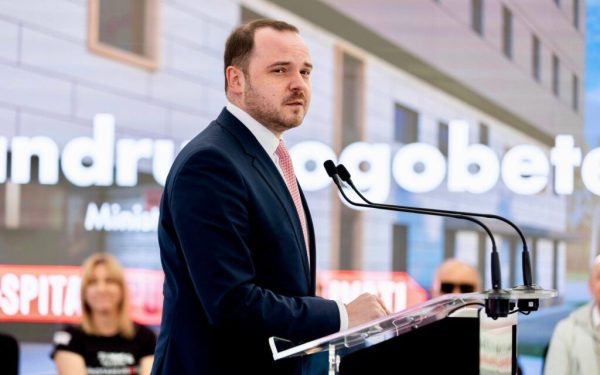 Medicii rezidenți, obligați în gărzi, plătiți decent. Rogobete: „Nu sînt umplutură!”