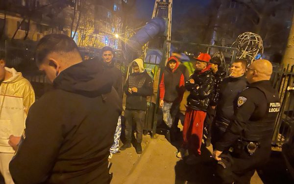 Chitanța usturătoare: 100 de euro pentru cojile de semințe. Poliția, „gardian” la curățenie