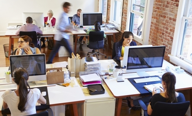 Câți români lucrează 4 zile/săptămână? Ce se întâmplă cu salariile în România?