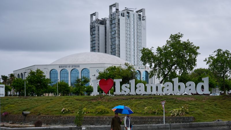 În capitala Pakistanului, Islamabad, a fost instituită o vacanță publică de două zile, pentru a facilita măsurile stricte de securitate