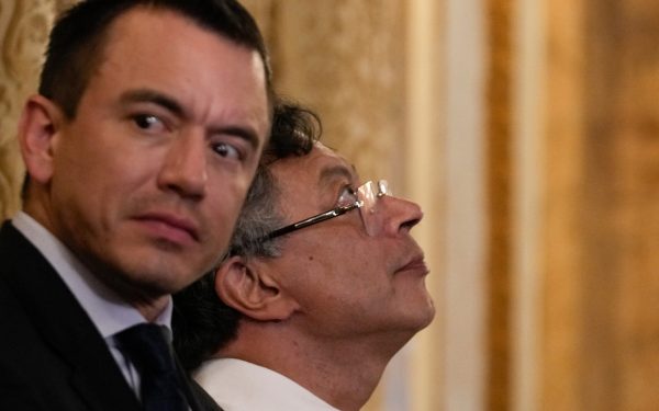 Ecuador: Război economic cu Columbia! Taxe vamale de 100%