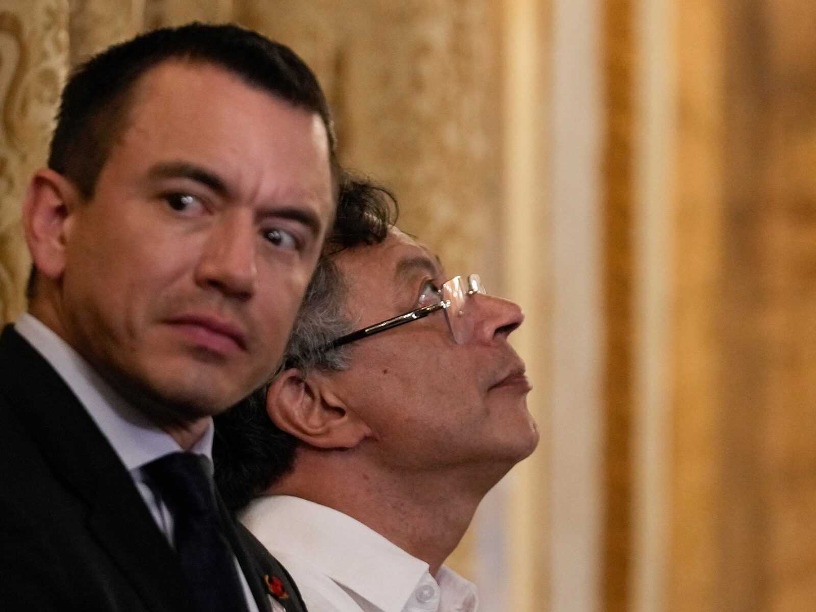 Ecuador: Război economic cu Columbia! Taxe vamale de 100%