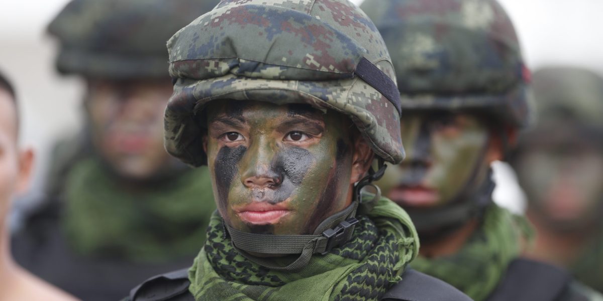 Bărbați din Thailanda, atrași de armată: Ce motive au?