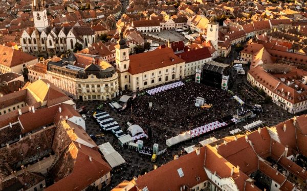 Festival în România: Banii pe bilete, returnați, apoi acces gratuit