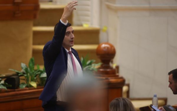 AUR așteaptă oferta PSD pentru moțiune. George Simion: „Nu vreau să fiu idiot util”