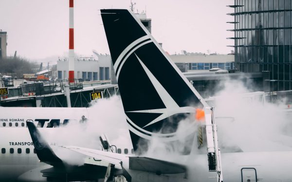 UE pregătește măsuri pentru combustibilul avioanelor: Războiul din Orient amenință